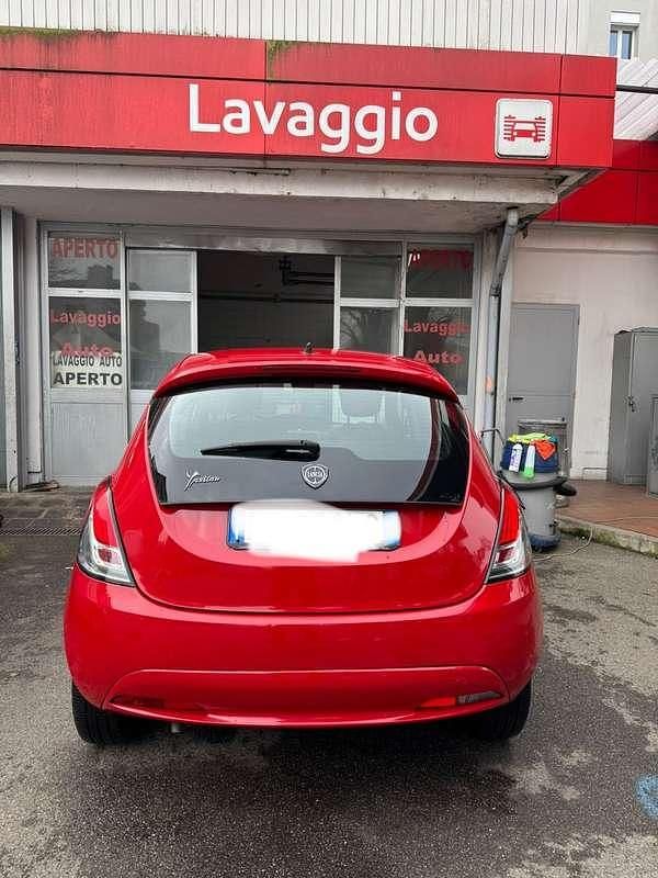 Usata Lancia Ypsilon Silver 69 CV (50 kW) 2016 Utilitaria