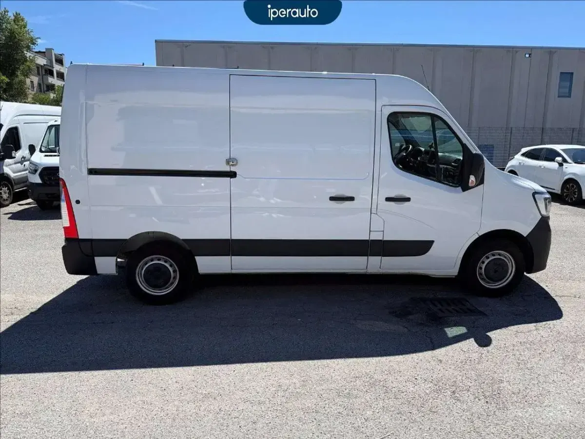 Usata Renault Master 150 CV (110 kW) 2024 Bianco Monovolume
