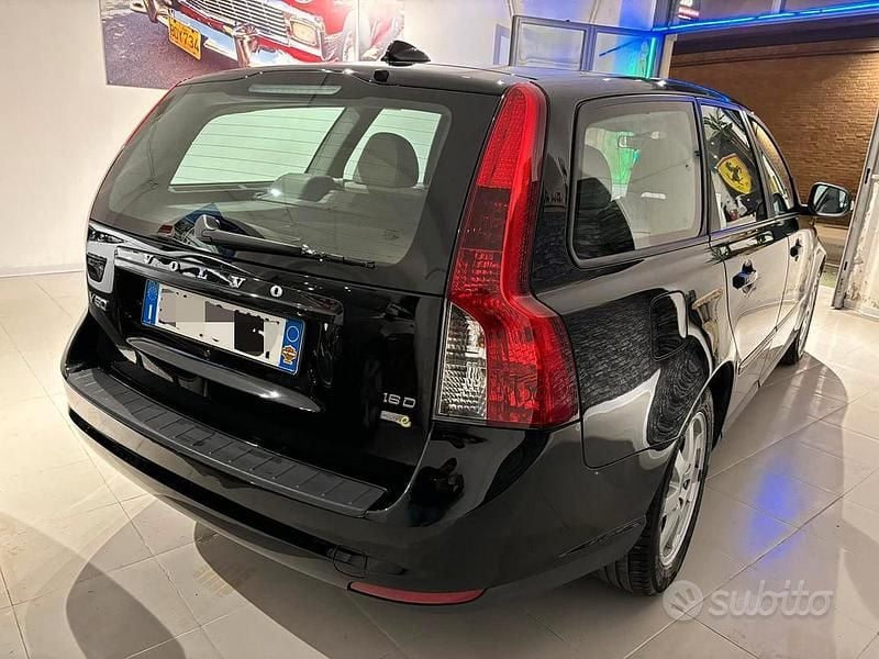 Usata Volvo V50 109 CV (80 kW) 2010 Nero Station wagon