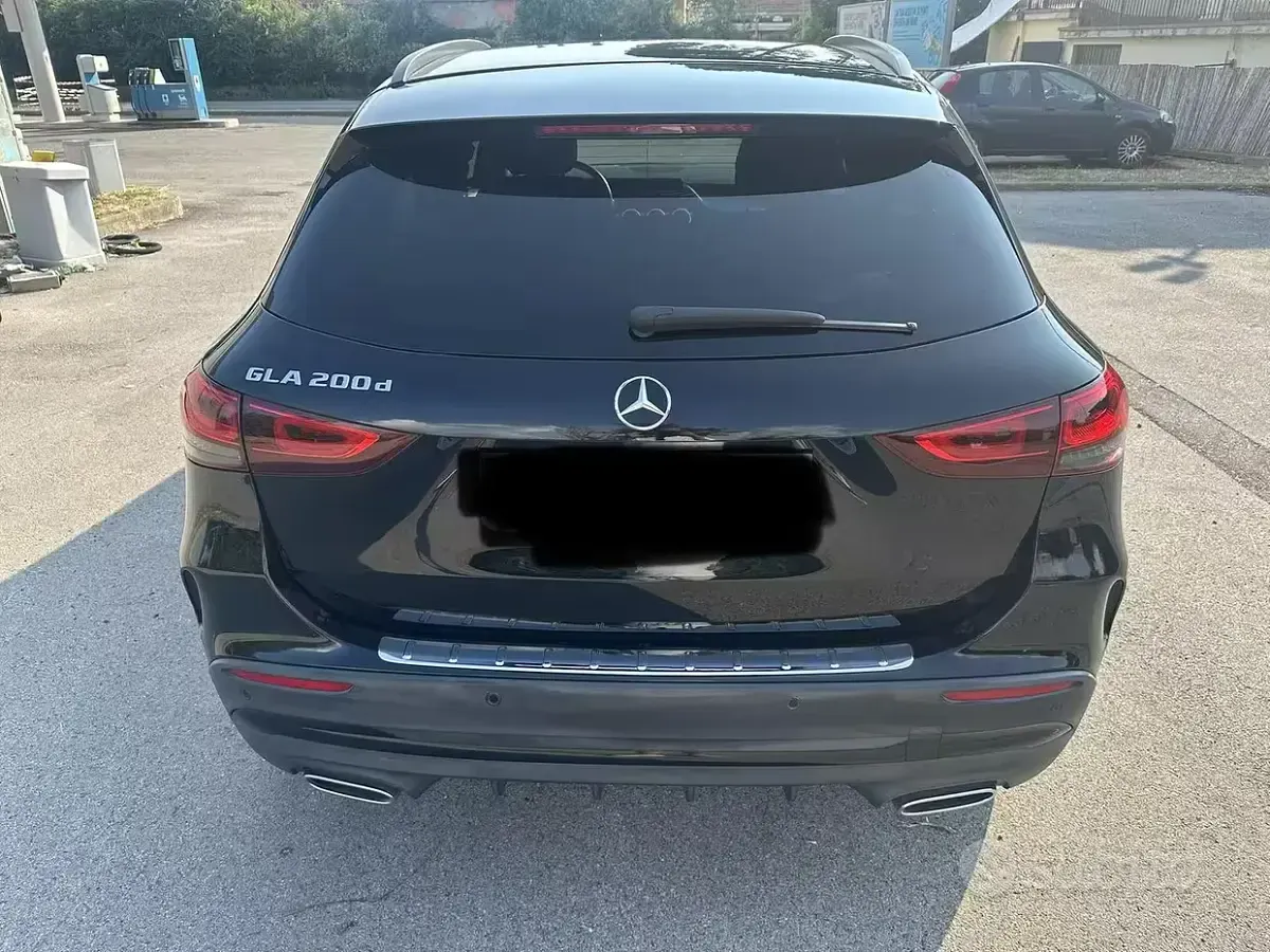 Usata Mercedes GLA200 AMG Line Premium 163 CV (119 kW) 2023 Nero SUV