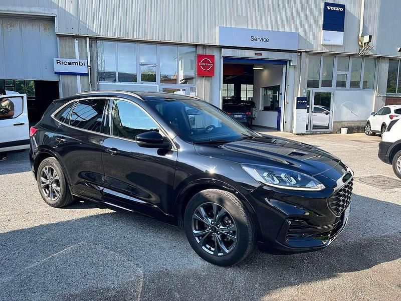 Usata Ford Kuga ST-Line 152 CV (111 kW) 2023 Agate black SUV