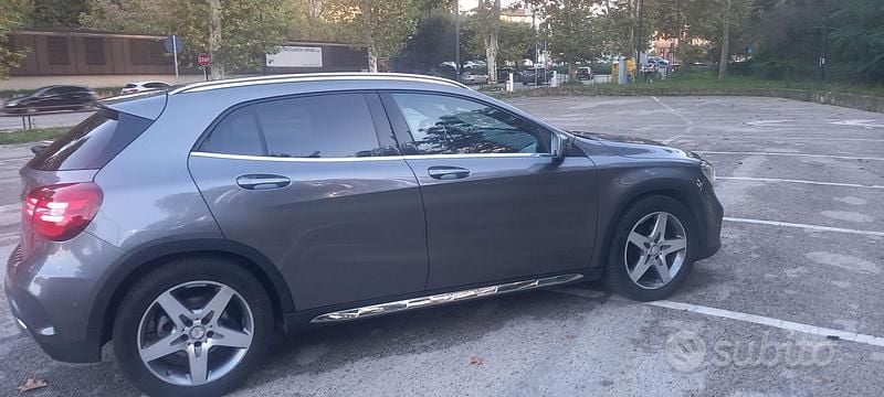 Usata Mercedes GLA200 Premium 136 CV (100 kW) 2018 Grigio SUV