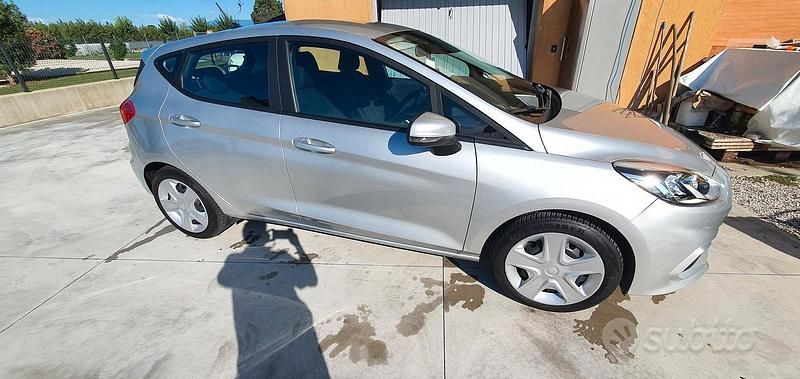 Usata Ford Fiesta 75 CV (55 kW) 2020 Grigio Utilitaria