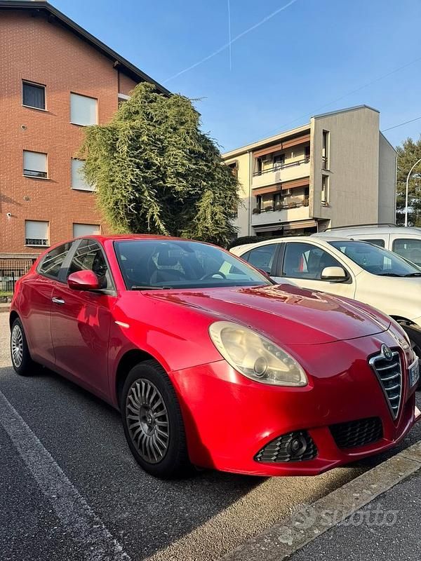 Usata Alfa Romeo Giulietta 105 CV (77 kW) 2012 Rosso Utilitaria