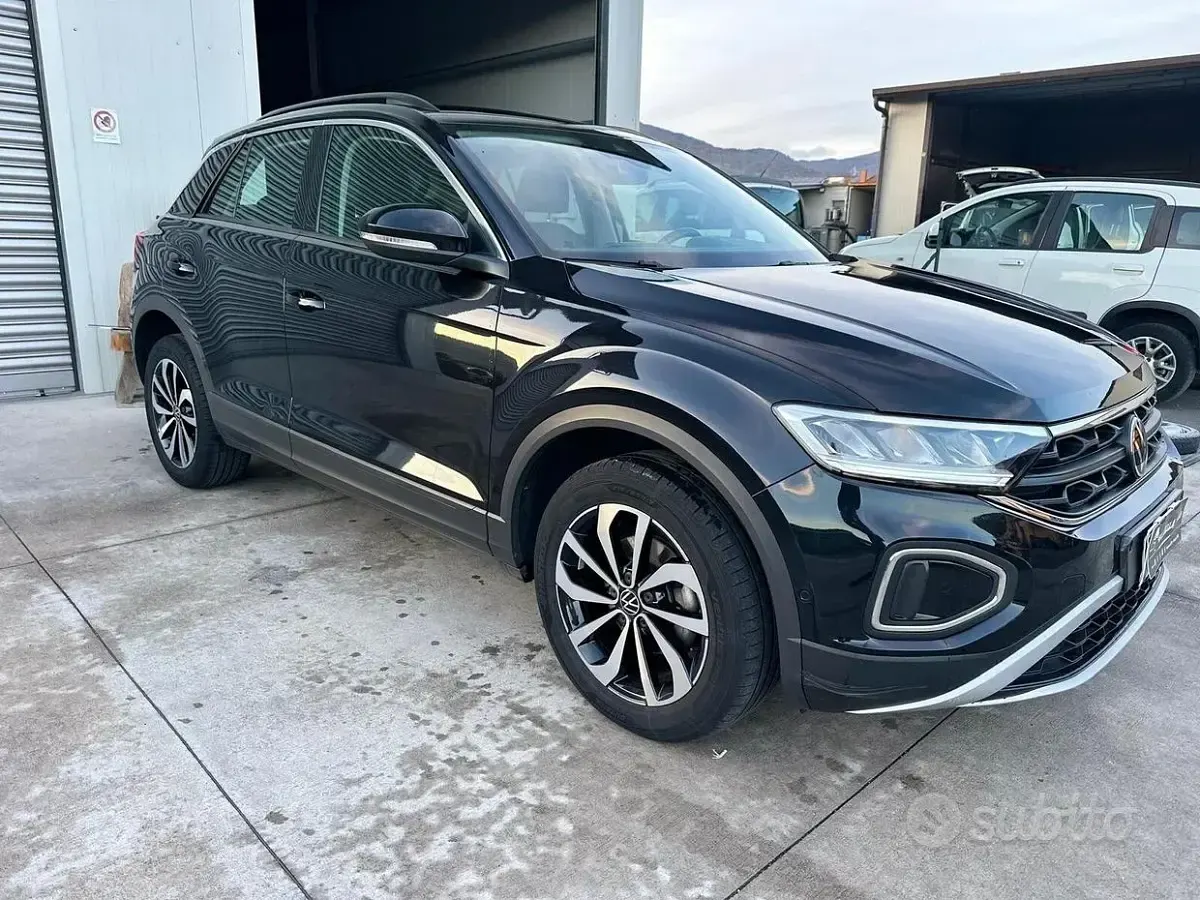 Usata VW T-Roc Style 116 CV (85 kW) 2023 Nero SUV