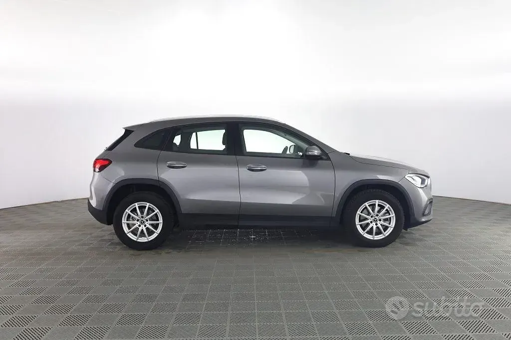 Usata Mercedes GLA200 Business 150 CV (110 kW) 2022 Grigio SUV