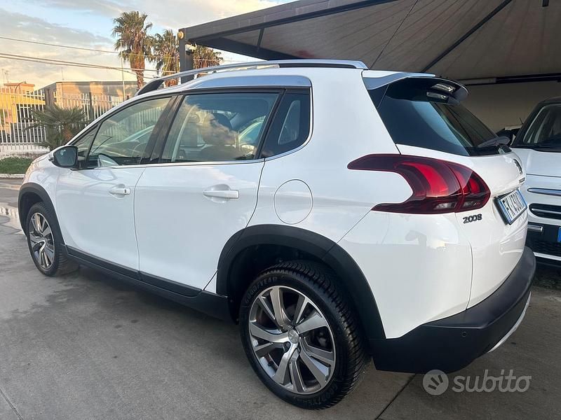 Usata Peugeot 2008 Allure 120 CV (88 kW) 2017 Bianco SUV
