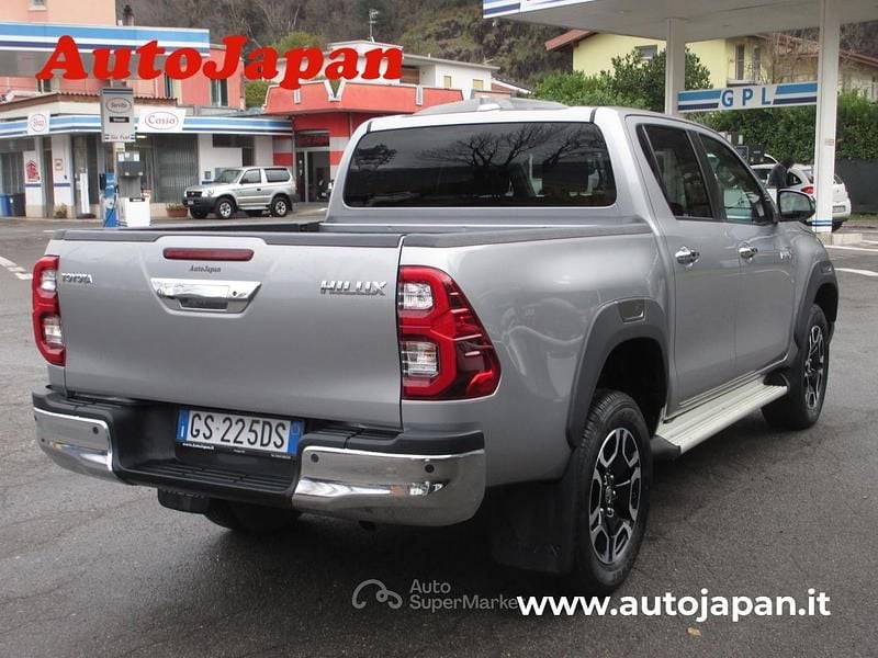 Usata Toyota HiLux Executive 204 CV (150 kW) 2023 Argento Pick-up