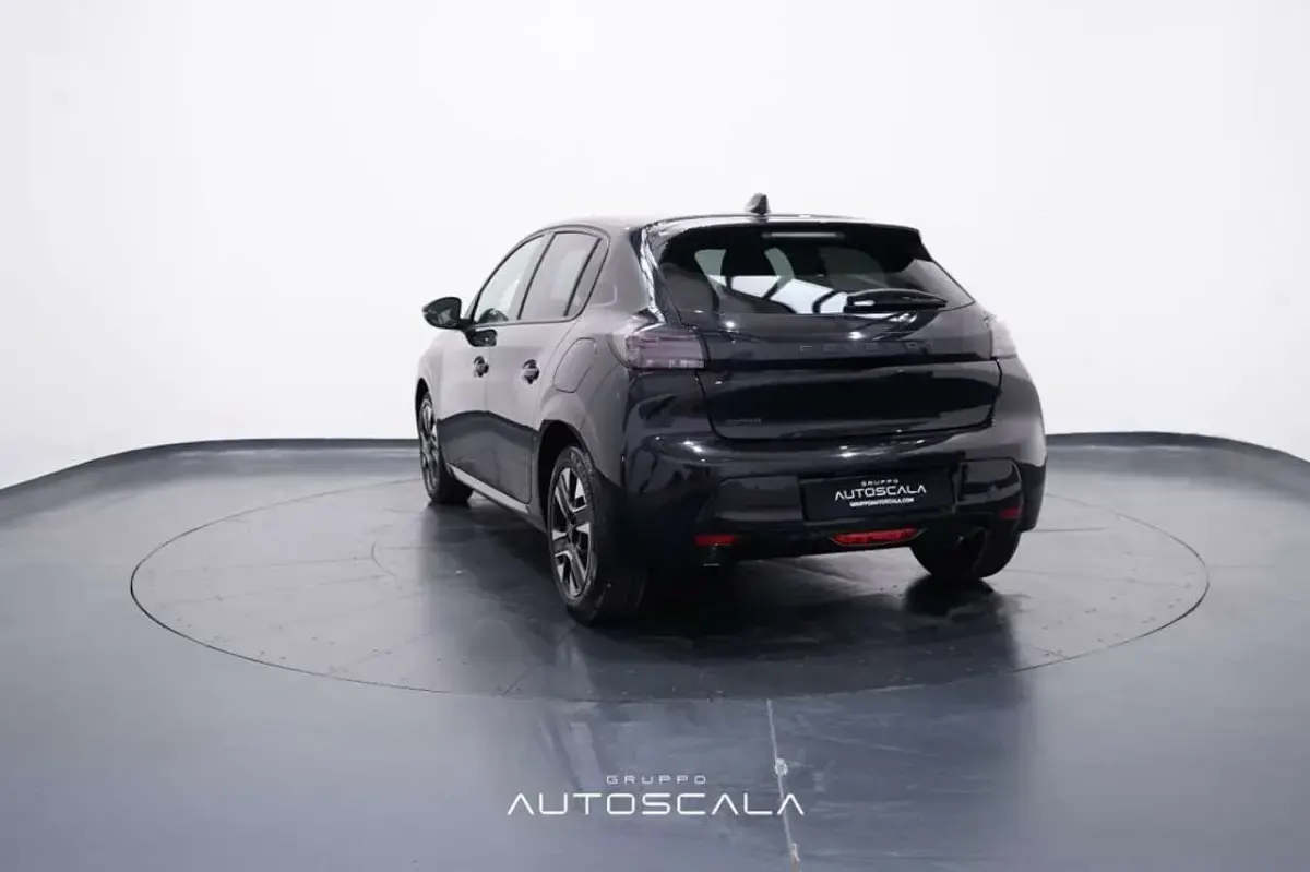 Usata Peugeot 208 Allure 101 CV (74 kW) 2025 Nero perla Utilitaria