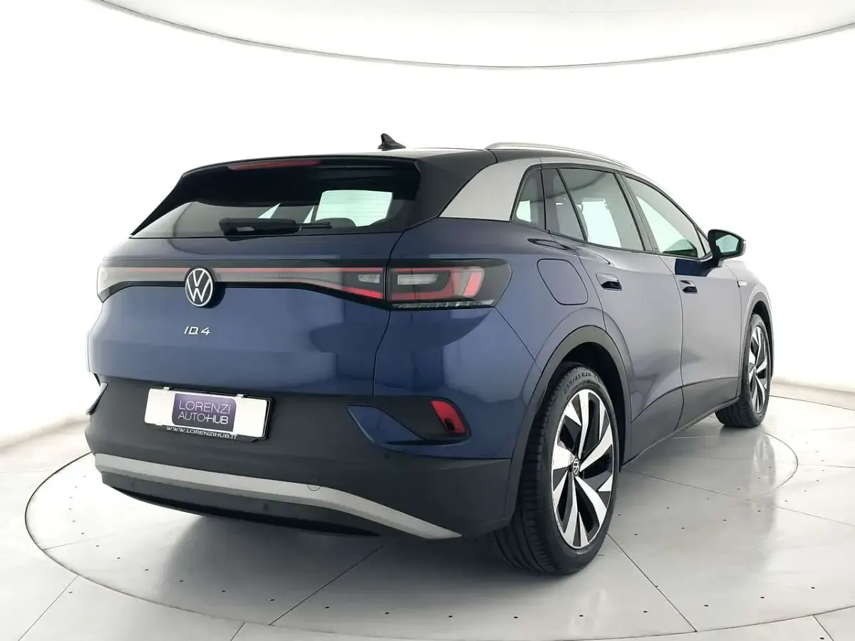 Usata VW ID.4 Pro Performance 69 kW (95 CV) 2022 Blu metallizzato e tetto nero SUV