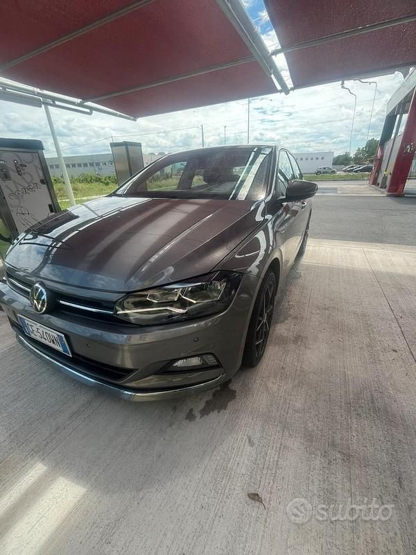 Nero Usata 2021 VW Polo Tre volumi | 15.000 € (Buon prezzo) - Immagine 1/4