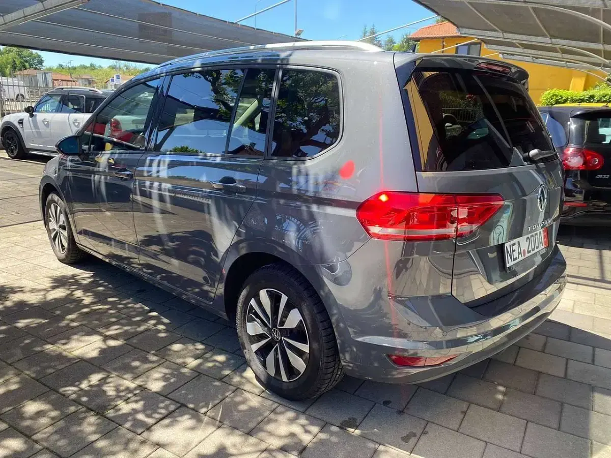 Usata VW Touran Business 150 CV (110 kW) 2024 Grigio Monovolume