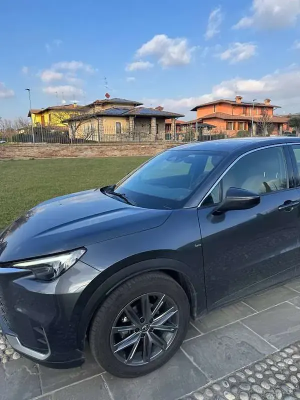 Usata Lexus LBX 91 CV (66 kW) 2024 Grigio SUV
