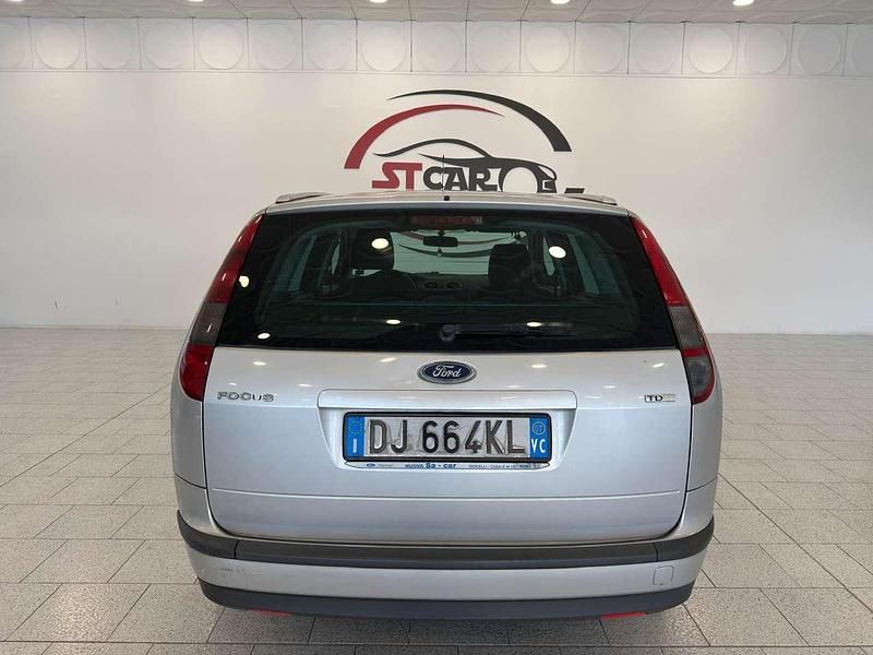 Usata Ford Focus Style 90 CV (66 kW) 2007 Argento Station wagon