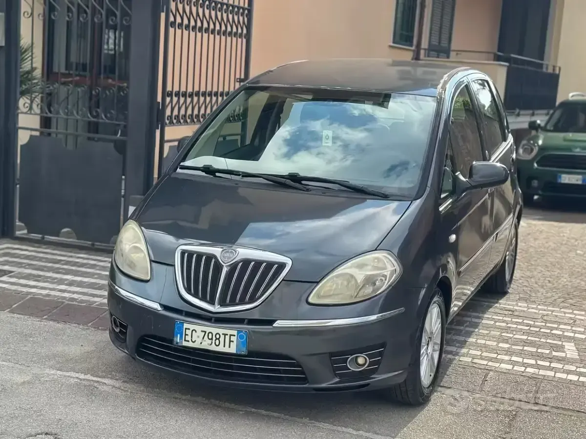 Usata Lancia Musa 77 CV (56 kW) 2010 Grigio Monovolume