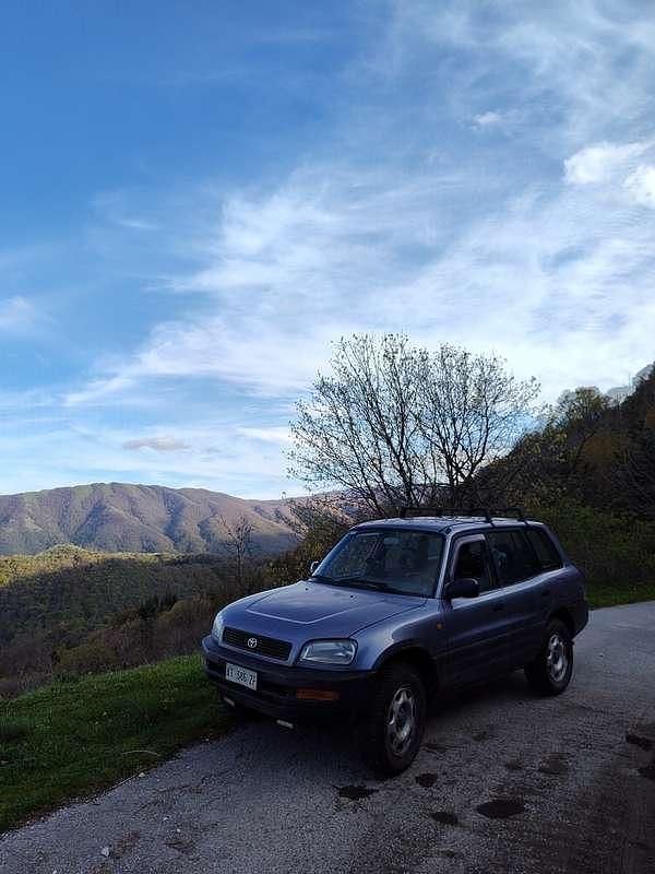 Usata 1997 Toyota RAV4 SUV | 3800 € (Buon prezzo) - Immagine 1/3