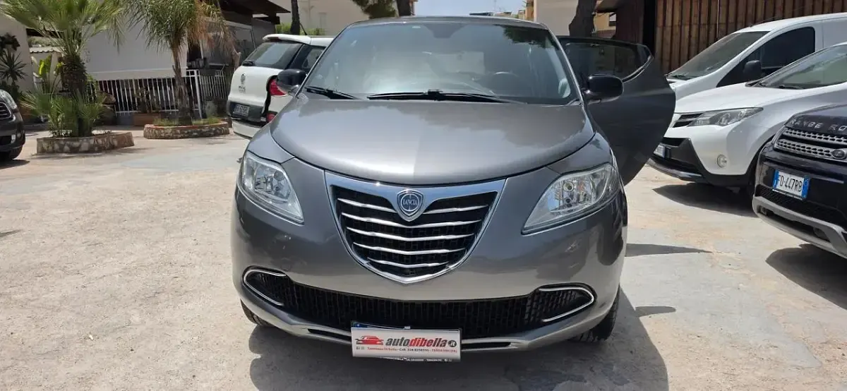 Usata Lancia Ypsilon Gold 85 CV (62 kW) 2014 Grigio Utilitaria