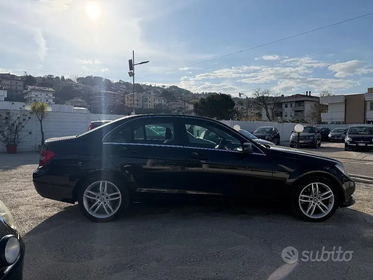 Usata Mercedes C180 120 CV (88 kW) 2013 Nero Berlina