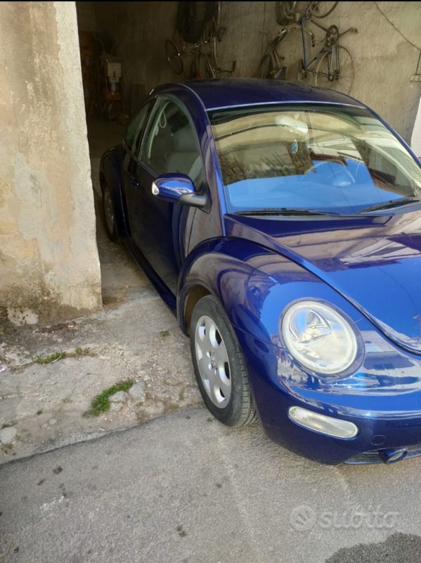Usata VW New Beetle 101 CV (74 kW) 2005 Blu Utilitaria