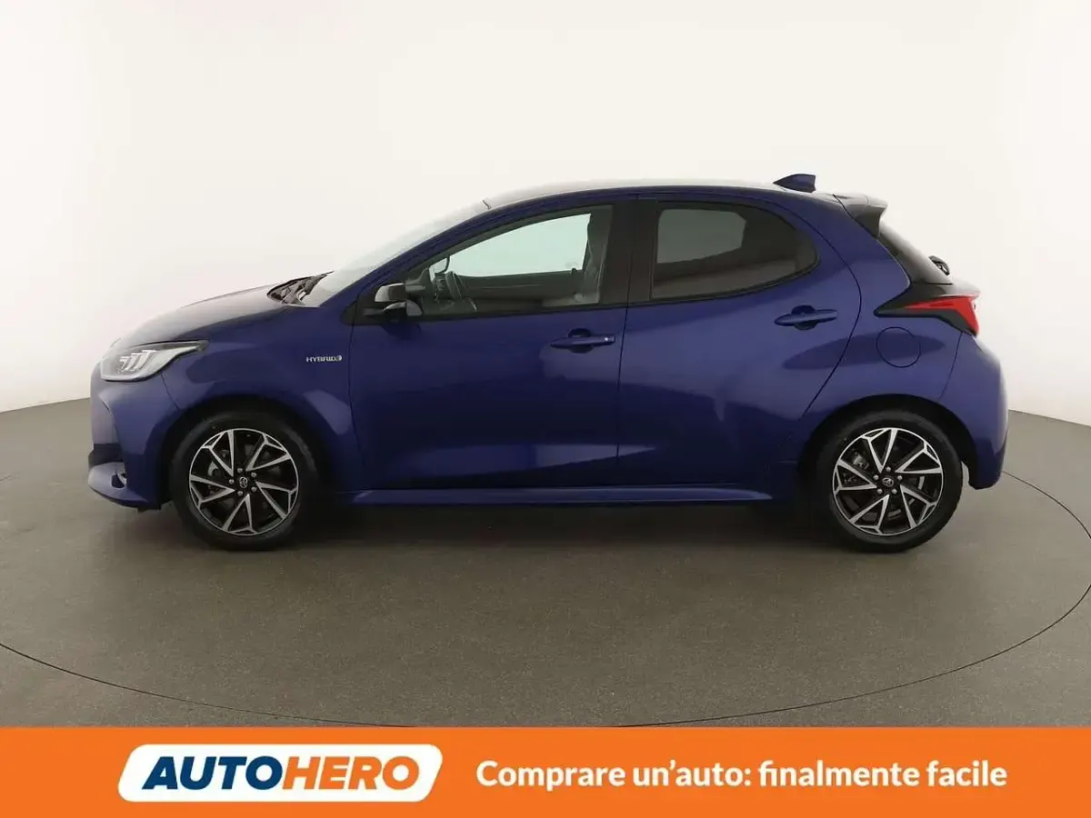 Usata Toyota Yaris Hybrid Lounge 116 CV (85 kW) 2021 Blu/azzurro Berlina