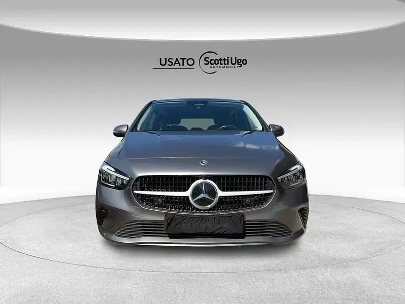 Usata Mercedes 180 Advanced 116 CV (85 kW) 2023 Grigio Berlina
