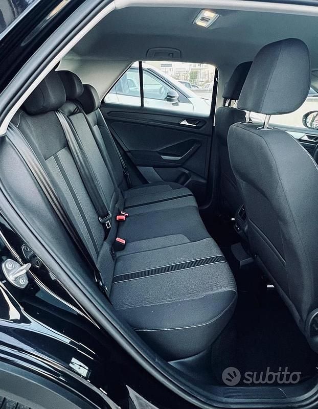 Usata VW T-Roc Life 116 CV (85 kW) 2022 Nero SUV