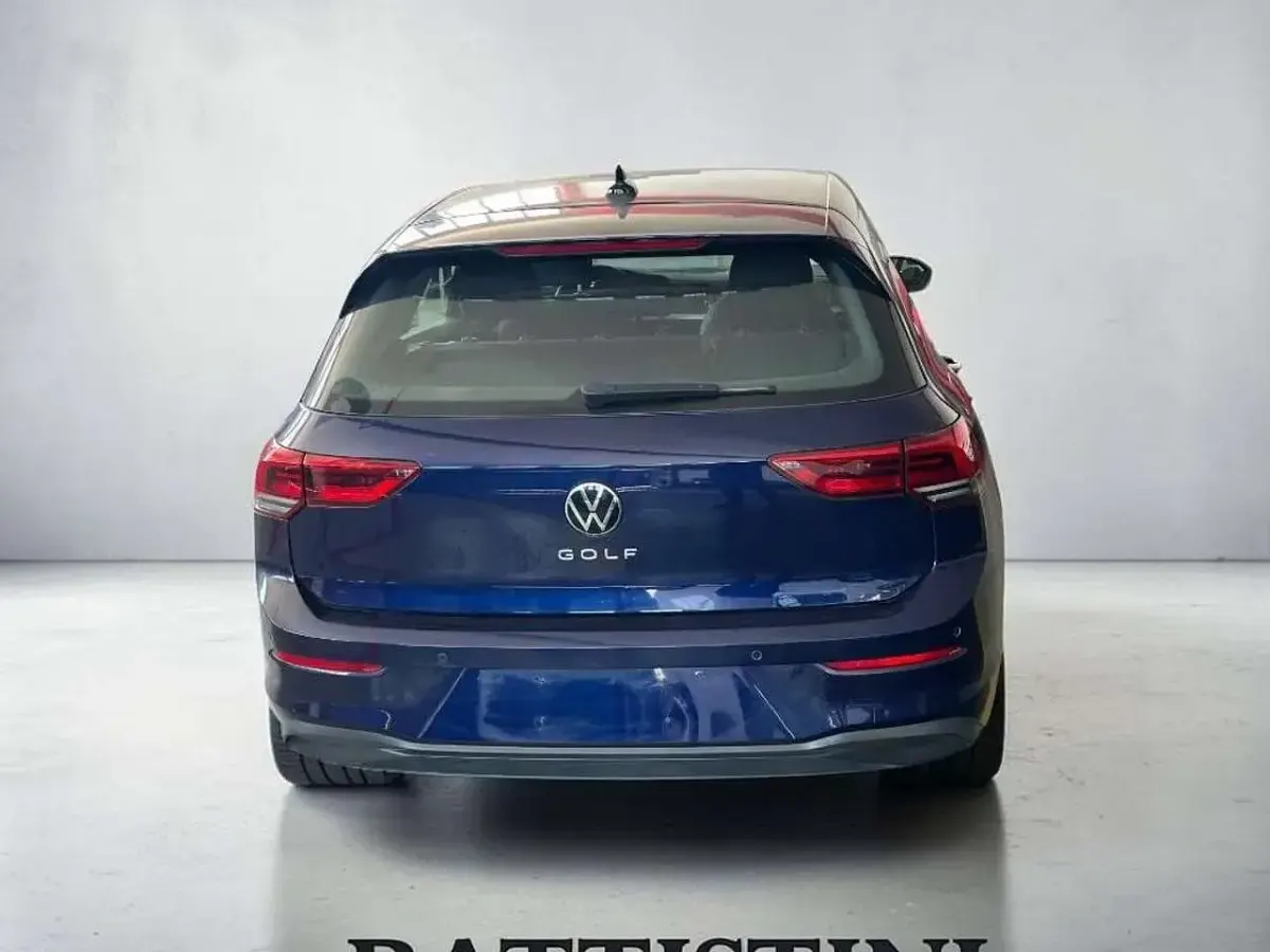 Usata VW Golf VIII Life 110 CV (80 kW) 2021 Blu/azzurro Berlina