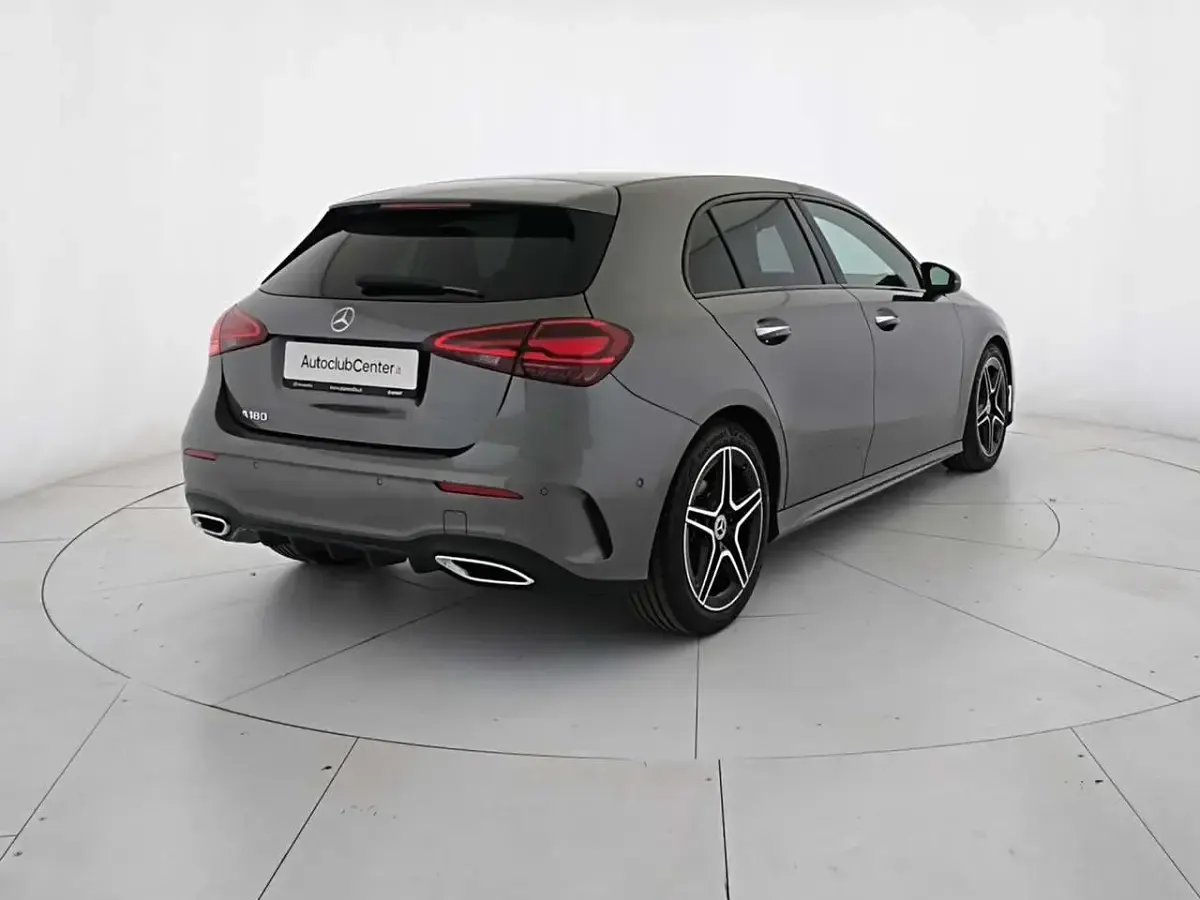 Usata Mercedes A180 AMG Line Premium 136 CV (100 kW) 2023 Grigio scuro Berlina
