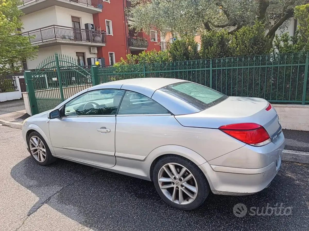 Usata Opel Astra 115 CV (84 kW) 2007 Grigio Cabrio