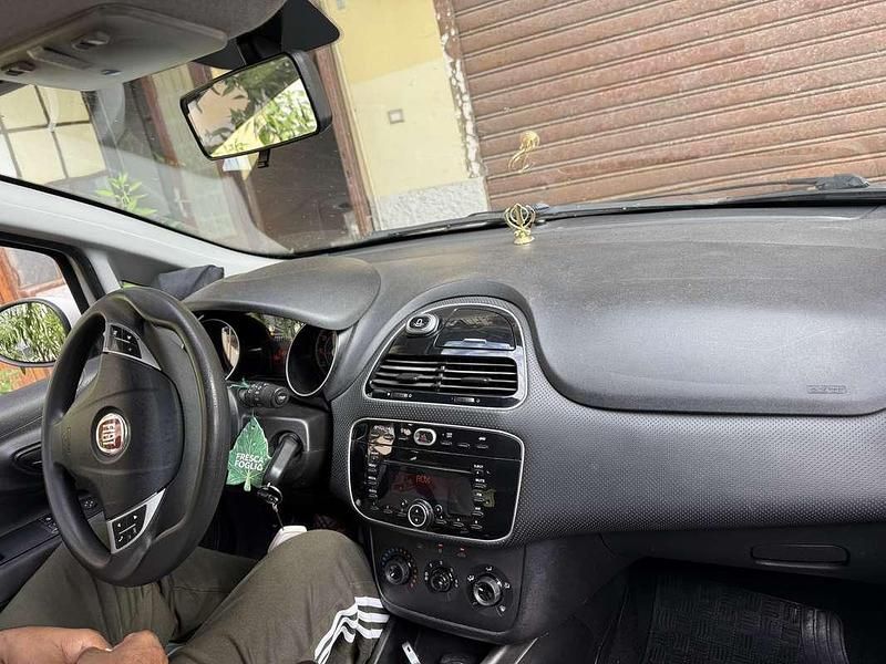 Usata 2012 Fiat Punto Due volumi | 3500 € (Buon prezzo) - Immagine 1/4