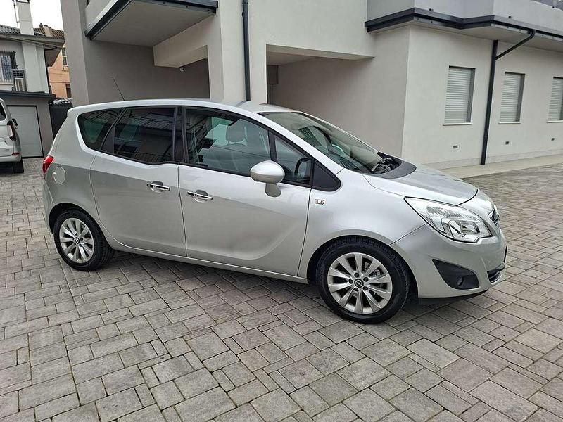 Usata Opel Meriva Cosmo 95 CV (69 kW) 2013 Argento Monovolume