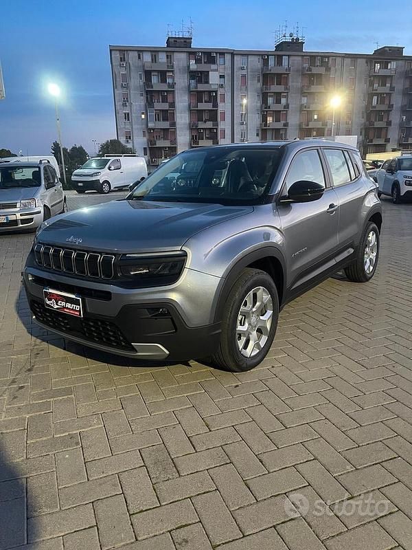 Grigio Nuova 2025 Jeep Avenger SUV | 26.990 € (Buon prezzo) - Immagine 1/4