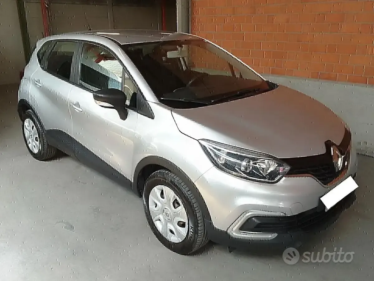 Käytetty Renault Captur Zen 90 HP (66 kW) 2018 Harmaa Katumaasturi