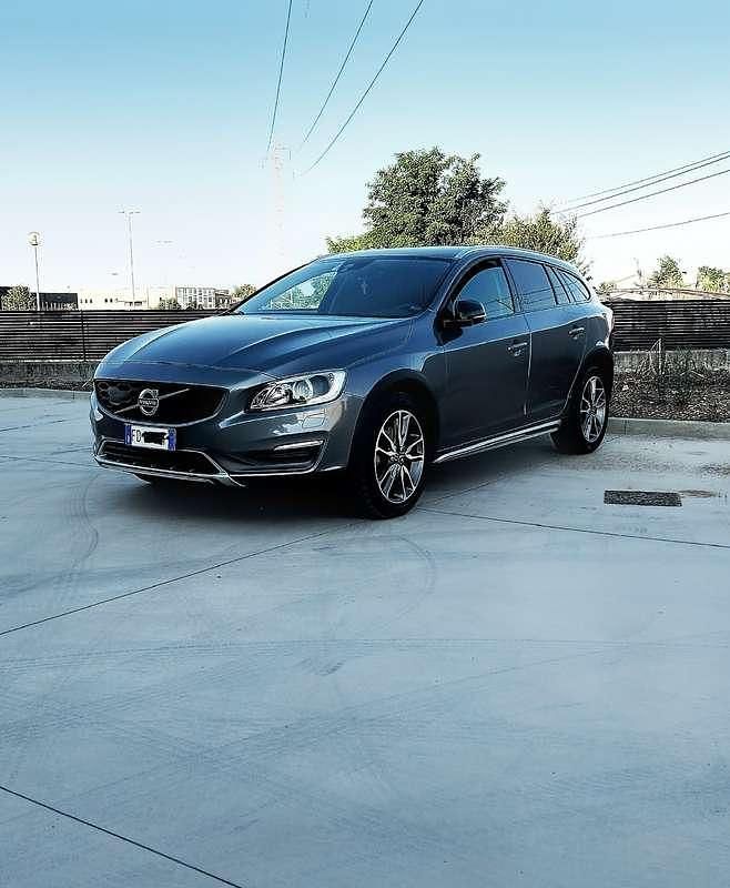 Usata Volvo V60 CC Momentum 190 CV (139 kW) 2016 Station wagon
