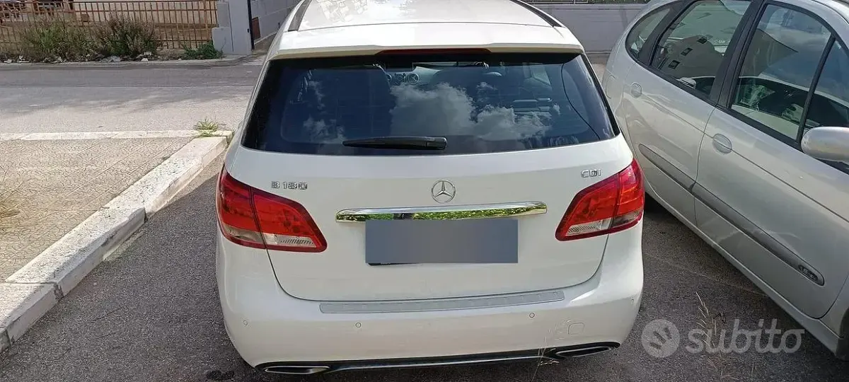 Usata Mercedes B180 109 CV (80 kW) 2015 Bianco Utilitaria