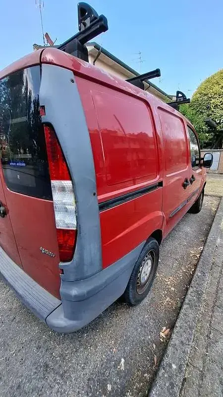 Usata Fiat Doblò Active 103 CV (75 kW) 2004 Rosso Monovolume