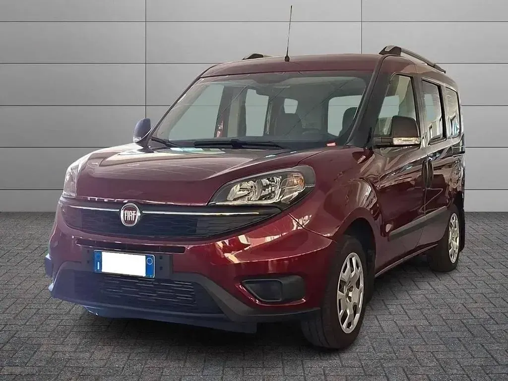 Usata Fiat Doblò Easy 120 CV (88 kW) 2019 Rosso Monovolume