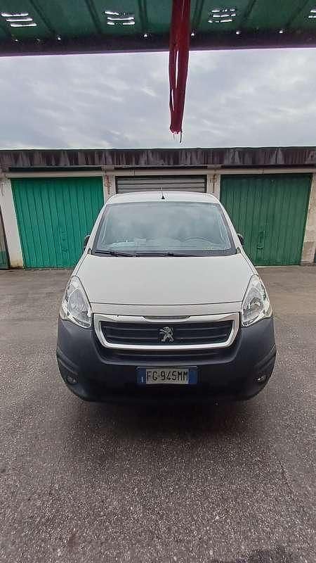 Usata Peugeot TePee Active 75 CV (55 kW) 2016 Station wagon
