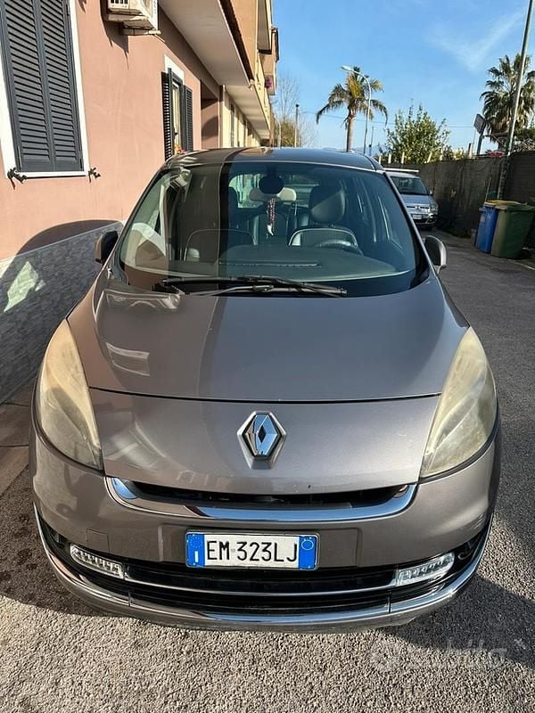Usata Renault Grand Scénic 105 CV (77 kW) 2012 Grigio Monovolume