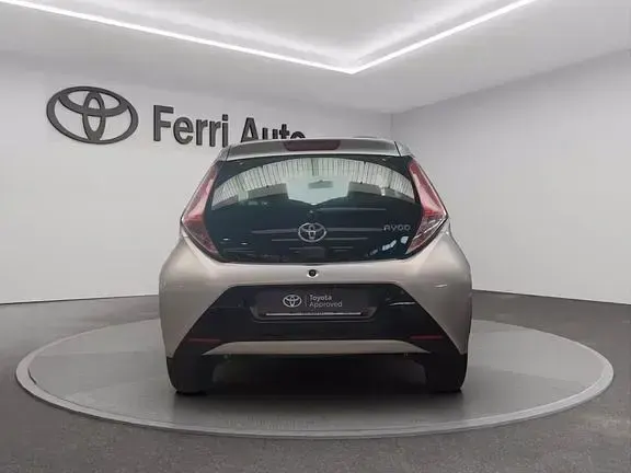 Usata Toyota Aygo X-play 69 CV (50 kW) 2017 Grigio Utilitaria