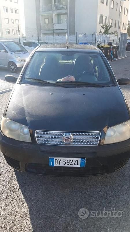 Begagnad Fiat Punto Active 60 HK (44 kW) 2009 Svart Sedan
