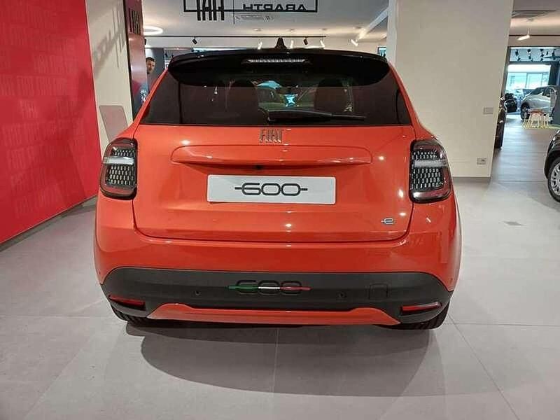 Usata Fiat 600 La Prima 61 kW (84 CV) 2023 Arancio sole d'italia SUV