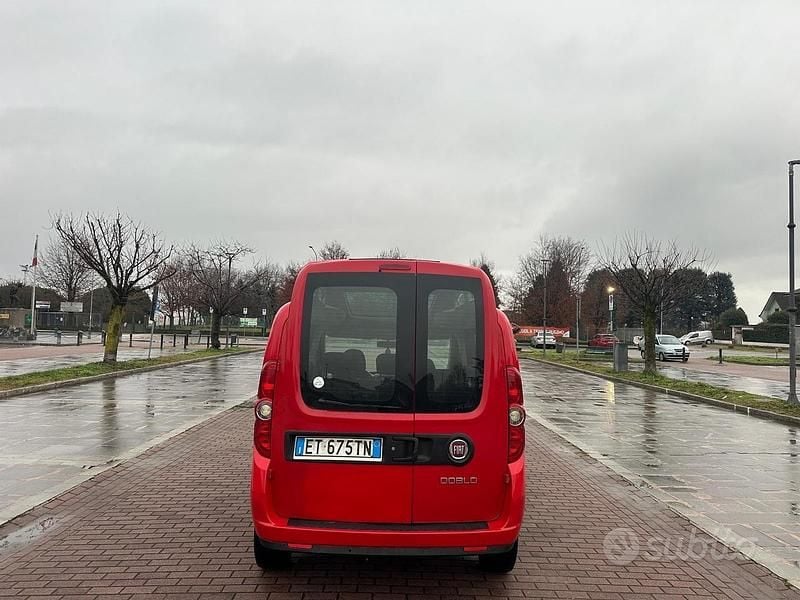 Usata Fiat Doblò 104 CV (76 kW) 2014 Rosso Monovolume