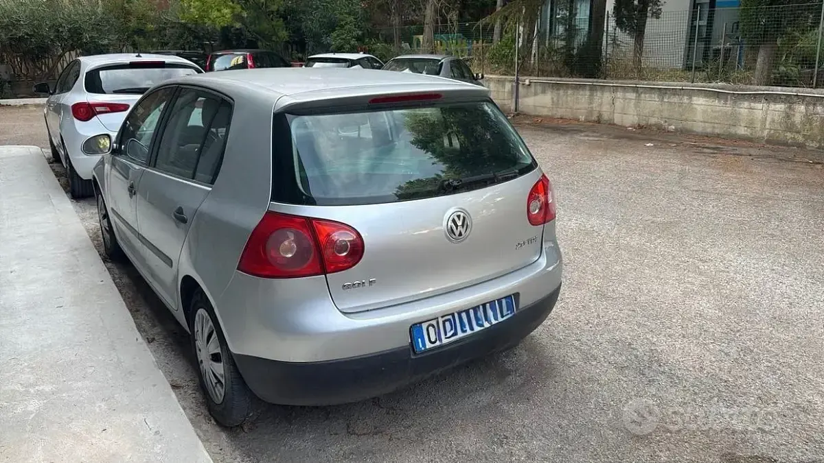 Usata VW Golf IV 105 CV (77 kW) 2004 Grigio Utilitaria