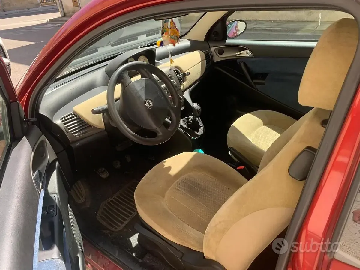 Usata Lancia Ypsilon 60 CV (44 kW) 2004 Rosso Utilitaria