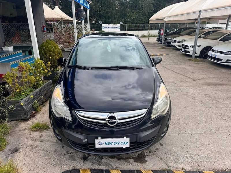 Usata Opel Corsa 75 CV (55 kW) 2012 Nero Utilitaria
