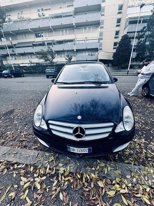 Usata Mercedes R320 224 CV (164 kW) 2006 Blu Monovolume