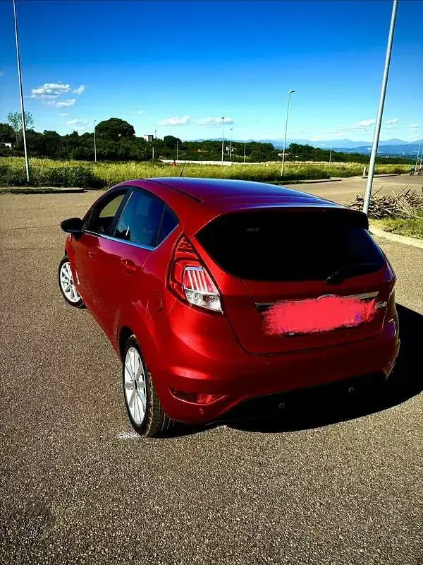 Usata Ford Fiesta Titanium 95 CV (69 kW) 2016 Rosso Utilitaria