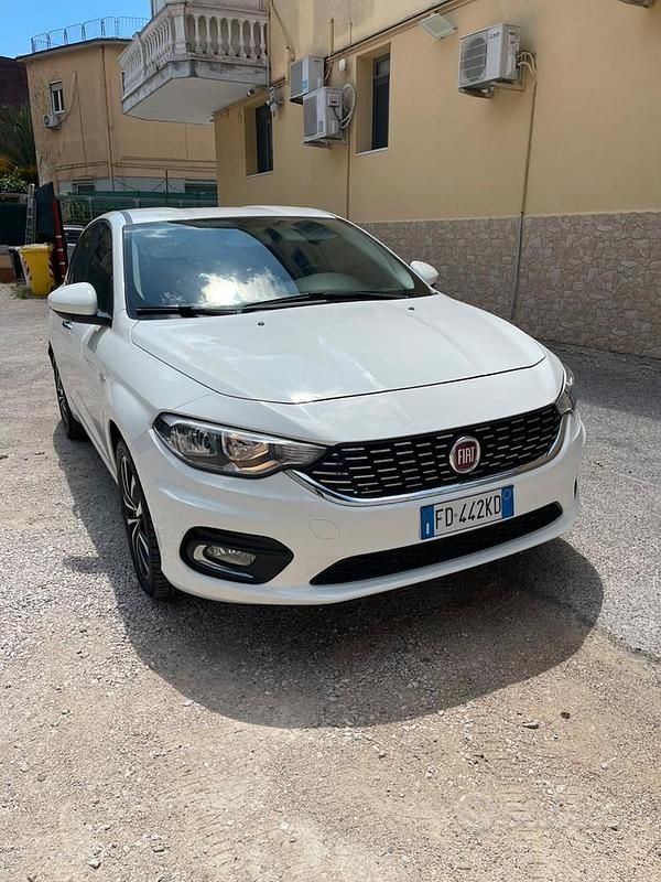 Usata 2016 Fiat Tipo Lounge Tre volumi | 13.000 € (Molto cara) - Immagine 1/4