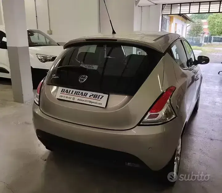 Usata Lancia Ypsilon 69 CV (50 kW) 2015 Beige Utilitaria